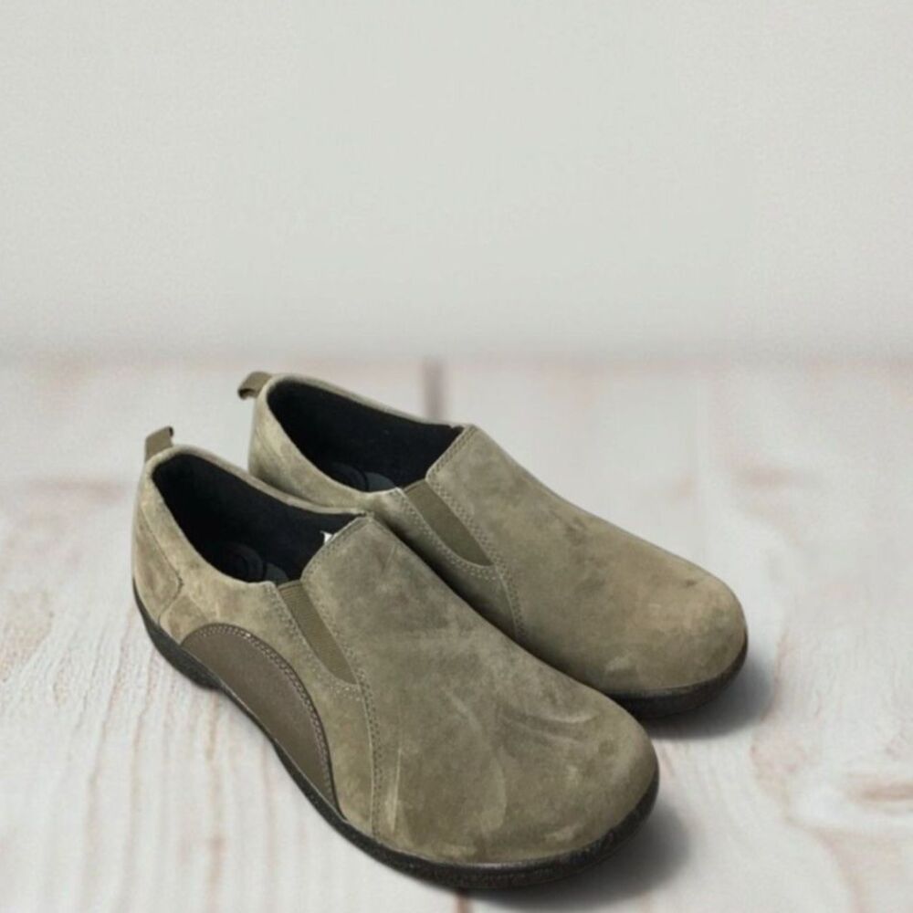 Propet Wash and Wear Slip On Suede Walking Shoes Tan Size 8M New Without Box